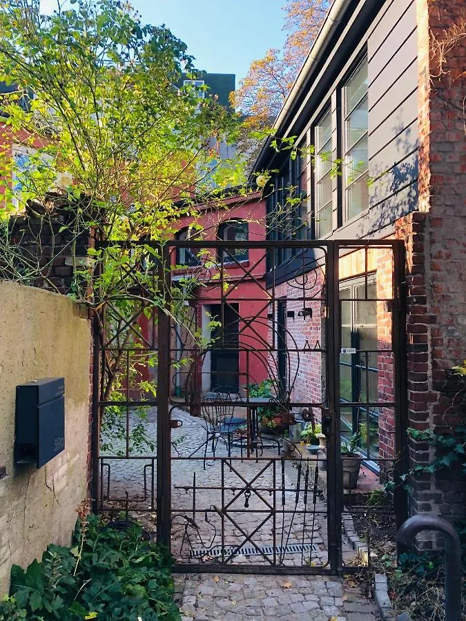 Bezaubernde Gästesuite mit Terrasse im Hinterhof Hamburg 0*,